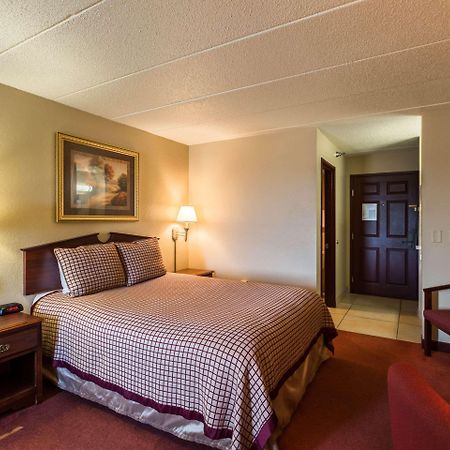 Rodeway Inn Норфолк Экстерьер фото