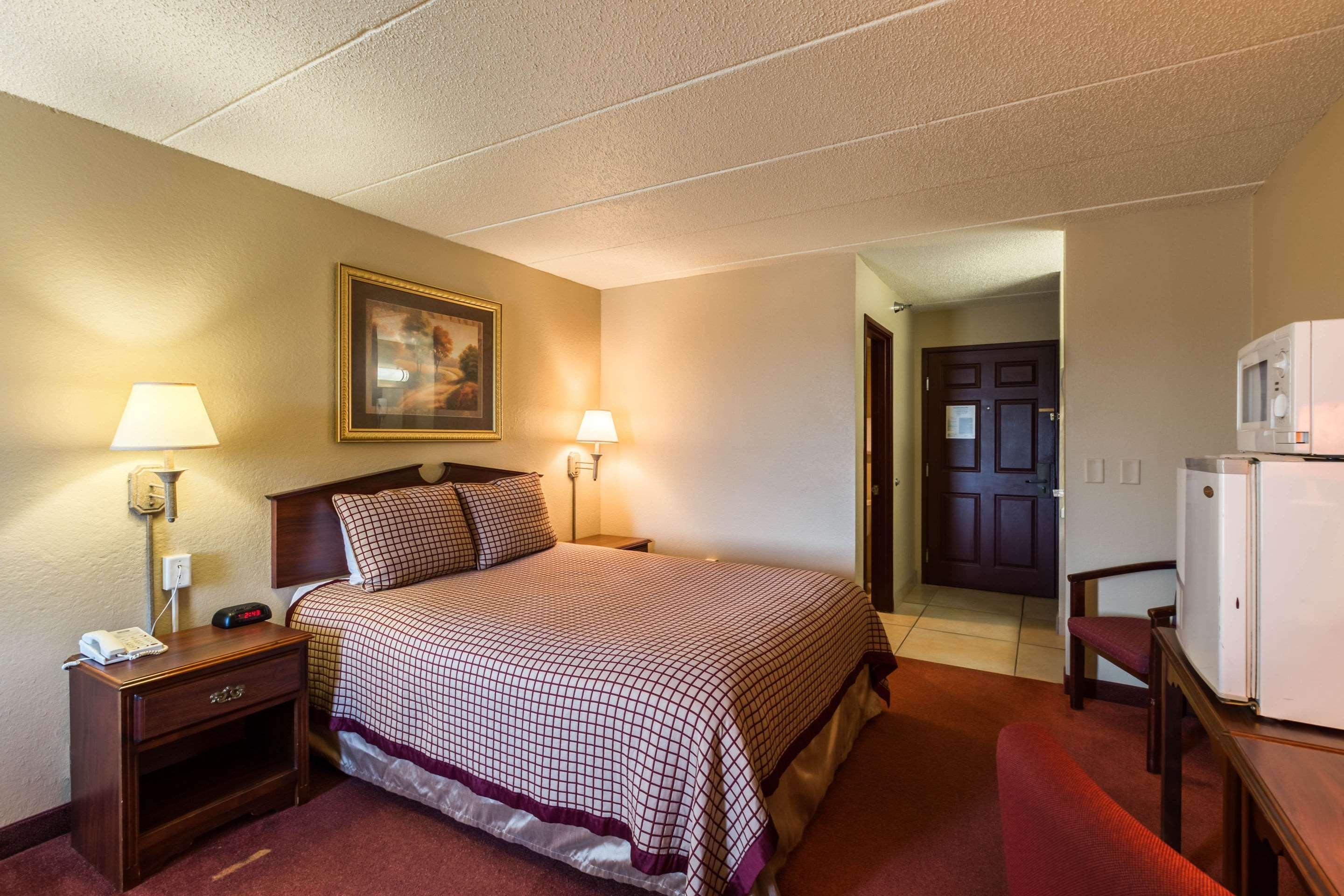 Rodeway Inn Норфолк Экстерьер фото