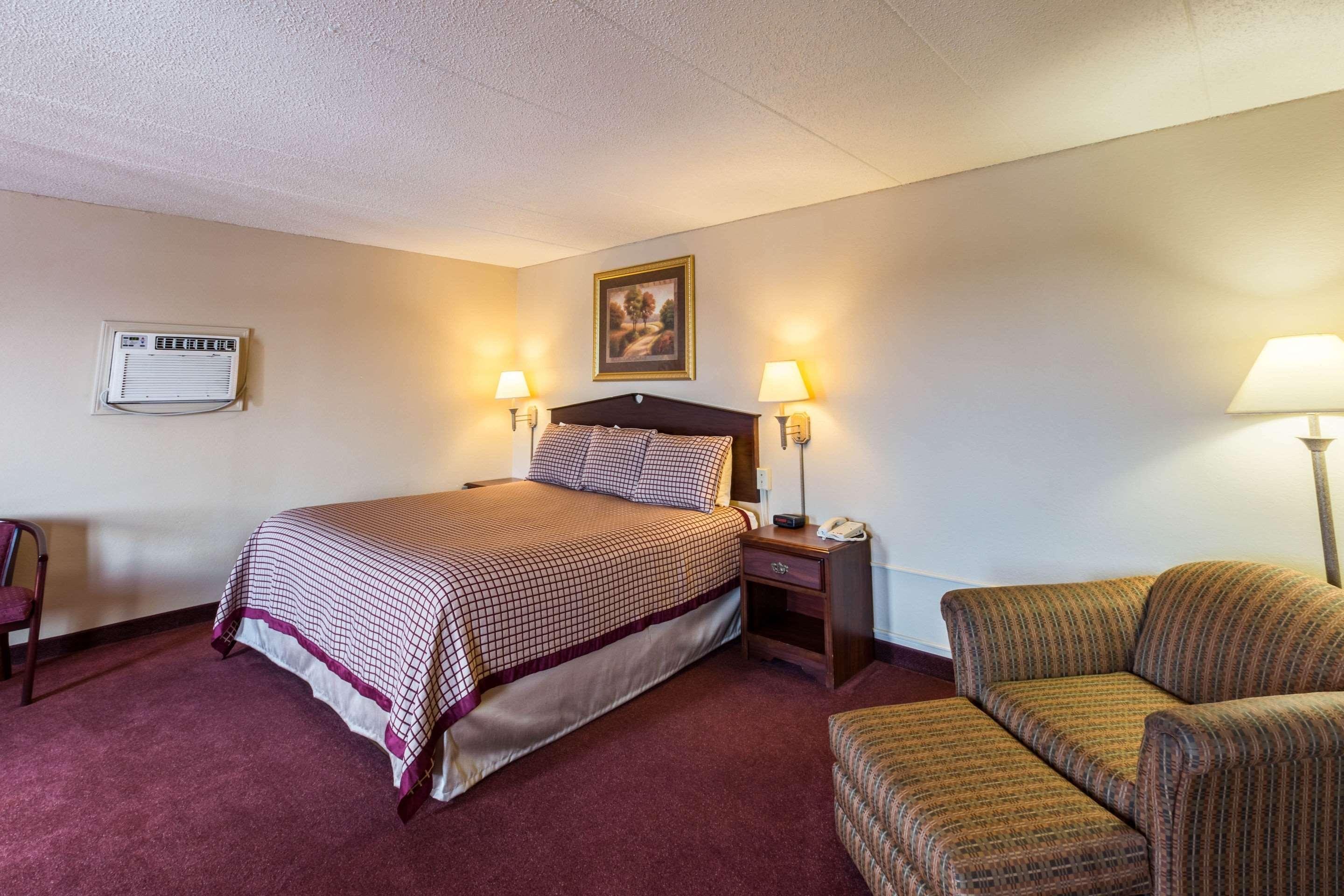 Rodeway Inn Норфолк Экстерьер фото