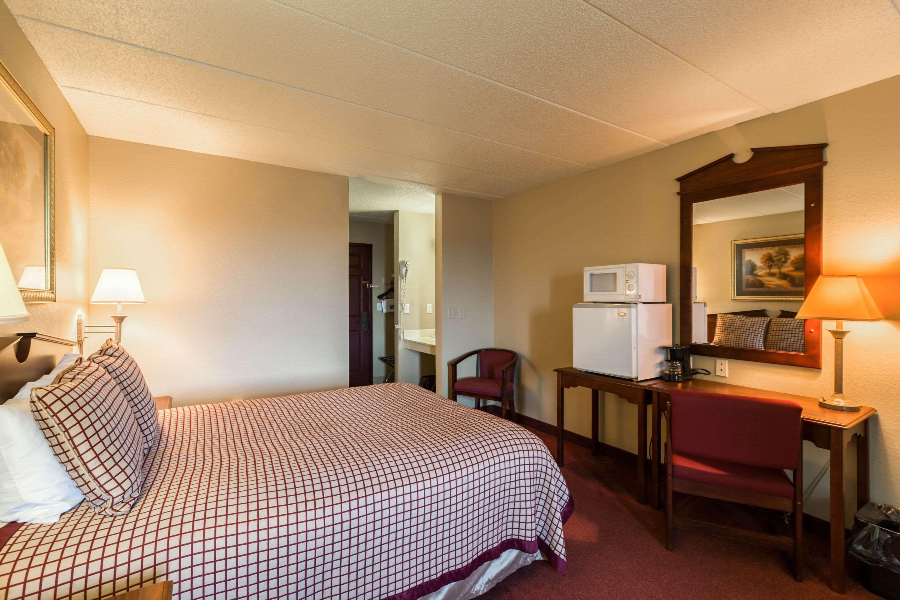 Rodeway Inn Норфолк Экстерьер фото