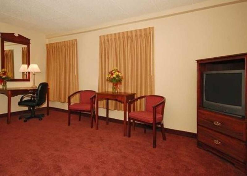 Rodeway Inn Норфолк Экстерьер фото