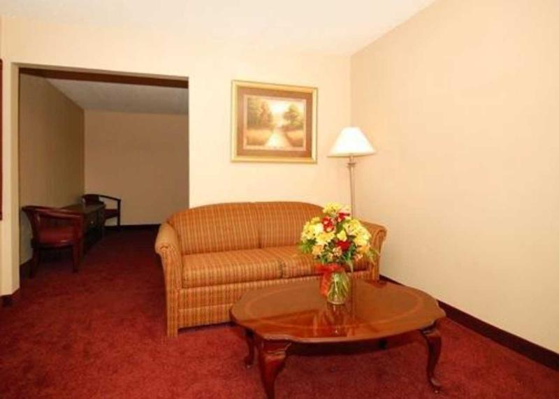 Rodeway Inn Норфолк Экстерьер фото